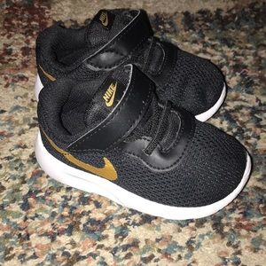 Baby Nike Tanjun